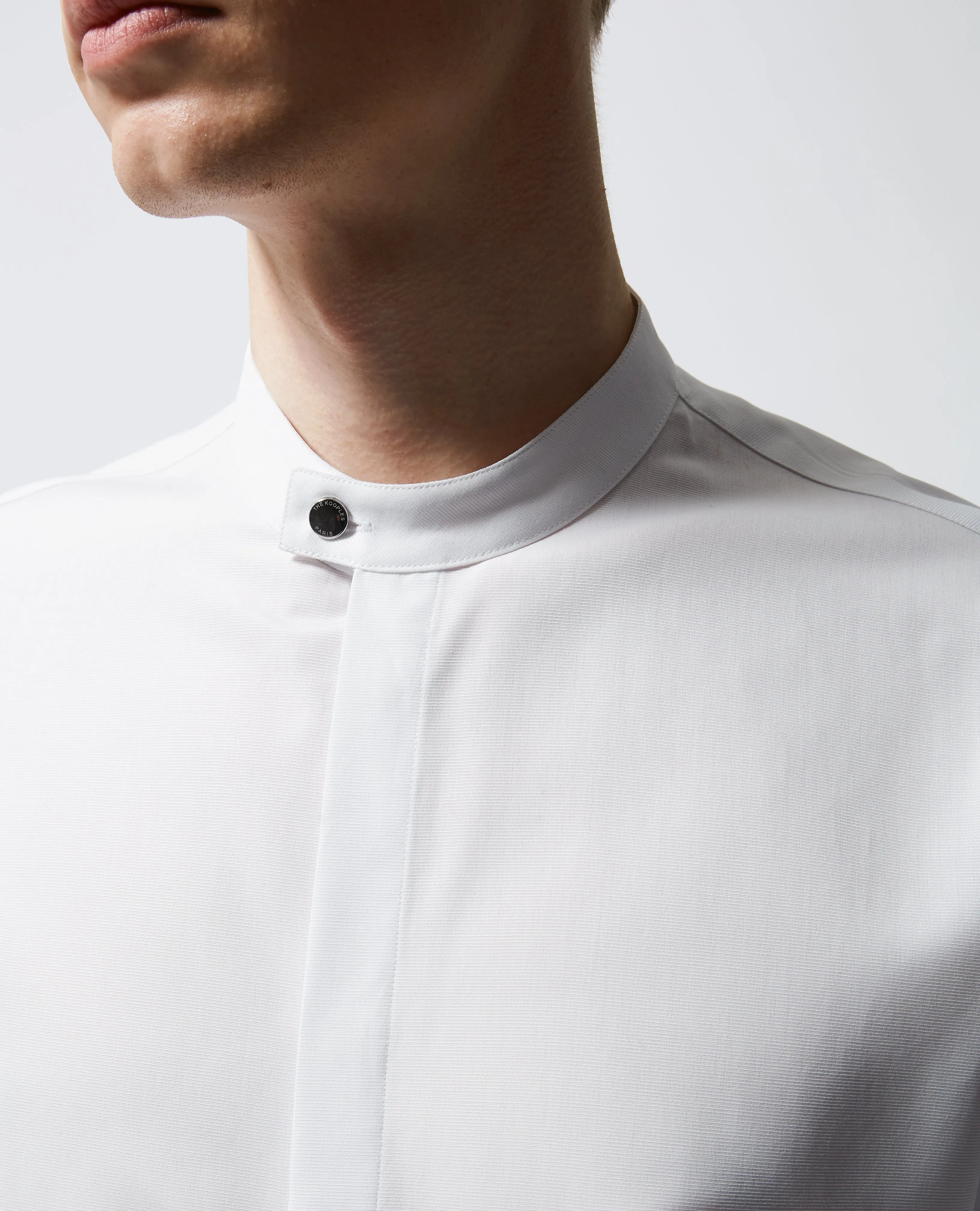 Chemise chic blanche col officier slim