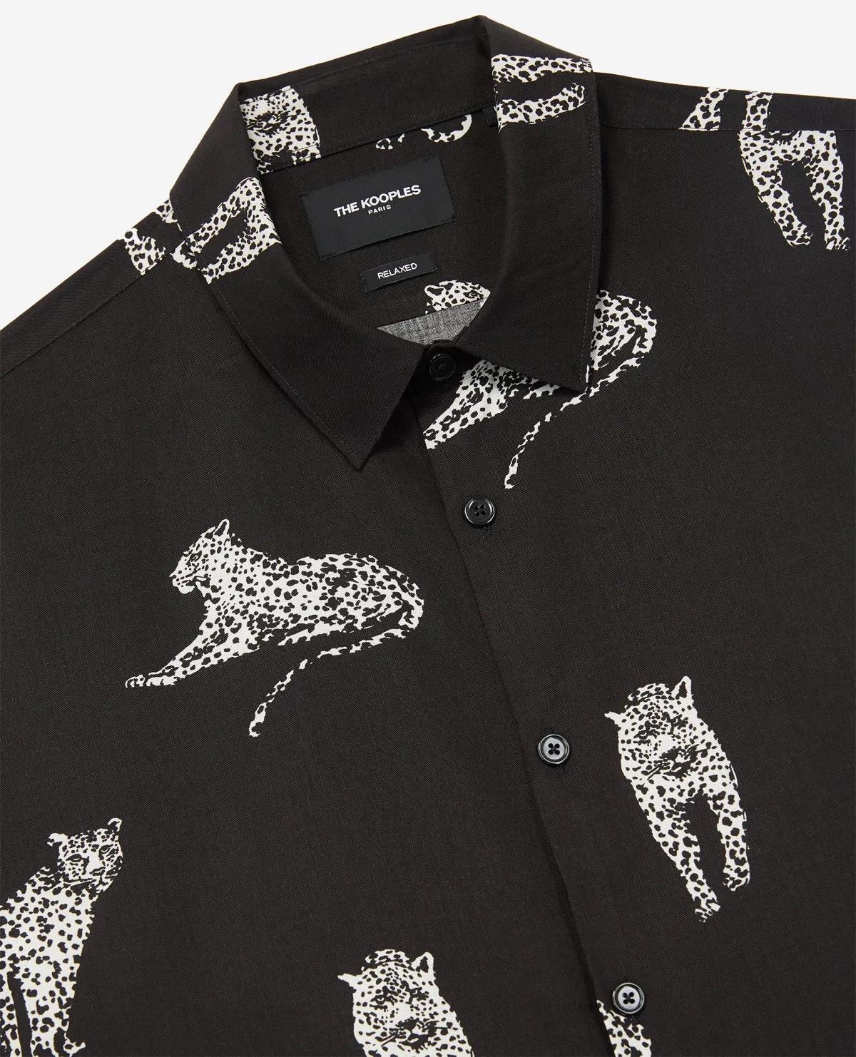 Chemise noire imprimé panthère blanche