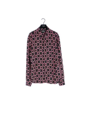 Chemise noire à motifs étoiles rouges