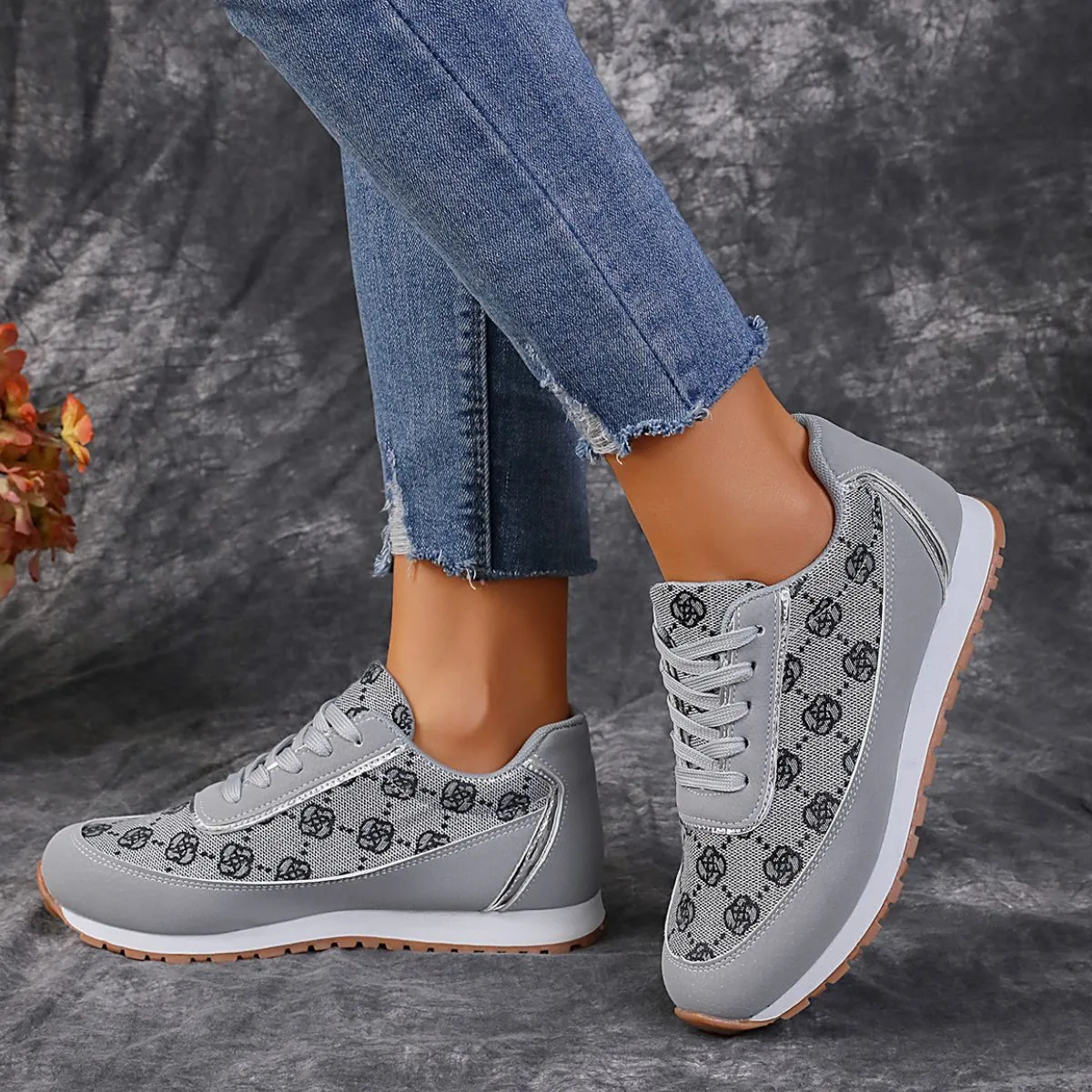 Floral Contrast Round Toe Athletic