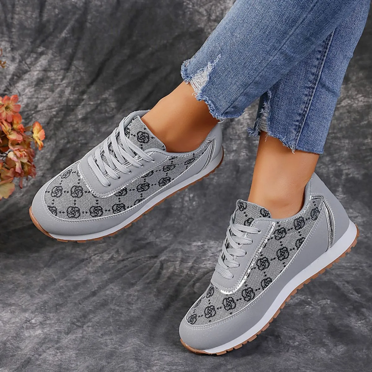 Floral Contrast Round Toe Athletic
