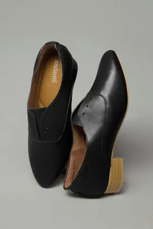 The Balmore Oxford in Black