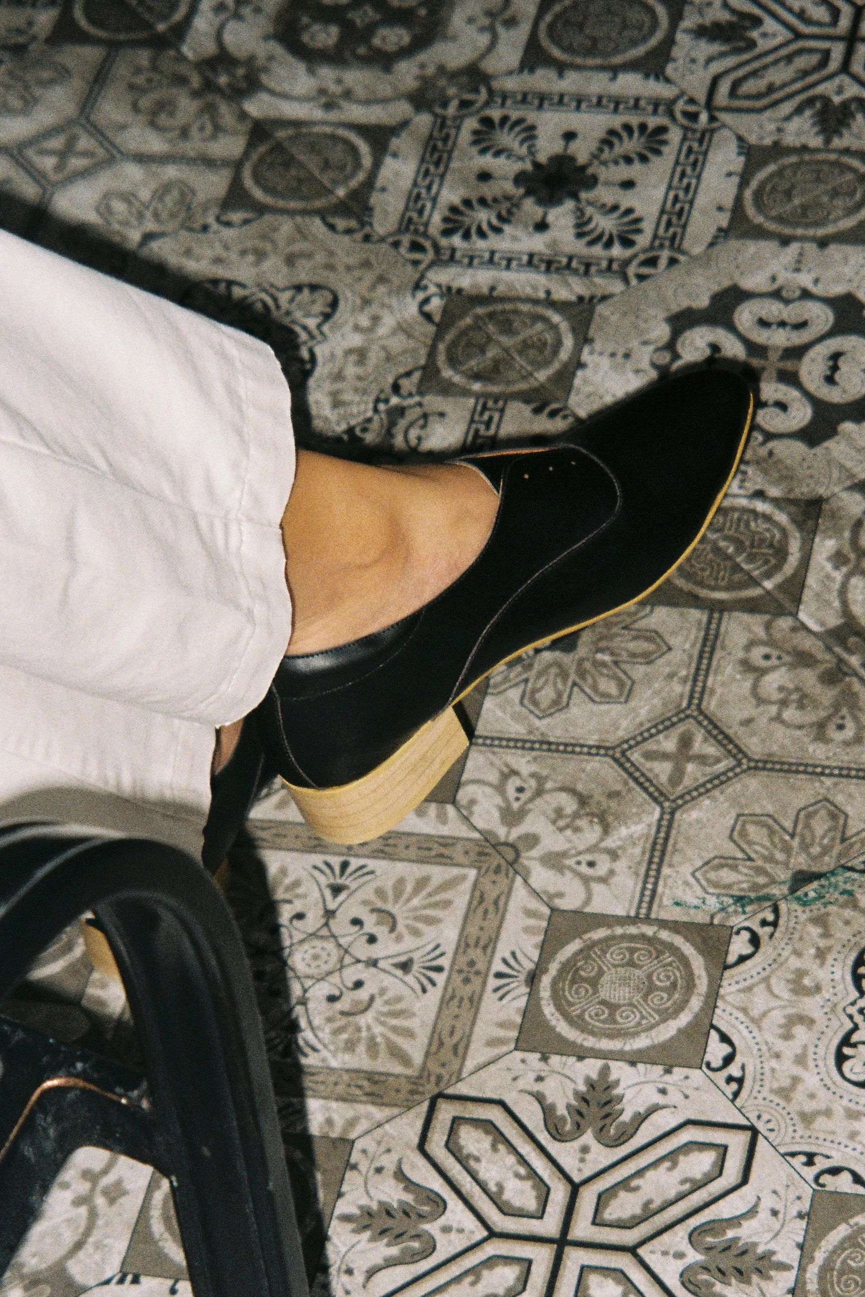 The Balmore Oxford in Black